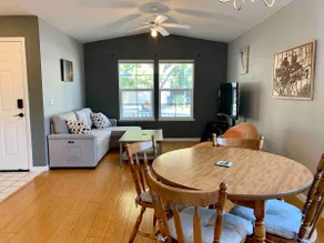 WanderLostDavis - Charming 2bd/2ba with Yard - Image 3