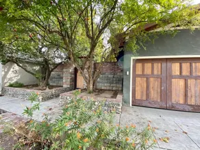 1920s historic 2bed/1bath top floor suite w/views - Image 3