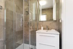 Centrally located in the countryside with garden - Image 5