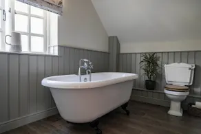 Country cottage, with hot tub and beautiful views - Image 5