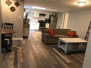 Tranquil Escape ~ Modern 1BD-svit på Greenway - Image 2