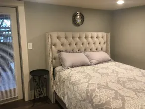 Centrally located suite with separate entrance - Image 2