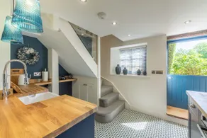 No33 THORNHAM BOUTIQUE COTTAGES - Image 5