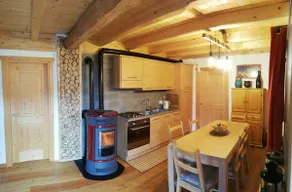 Tabià Fregona, Chalet Alpino con vista e stile tradizionale - Image 3