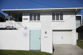 Beach House @ Moffat ~ 100m walk to beach - Image 4
