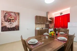 3 bedroom apartment near beaches - Image 3
