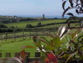 Walk the coast, soak in the tub, relax by the fire - Image 3