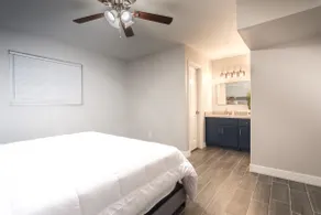 King Size Bed Central McAllen Family Friendly/WiFI - Image 5