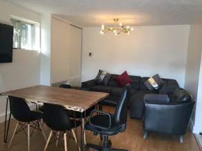Sunny renovated basement for4,High speed internet👍 - Image 2