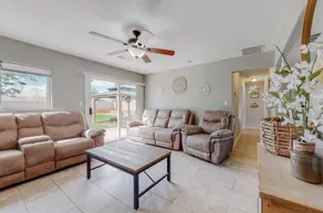 Comfortable 3-bedroom home with spacious backyard - Image 2