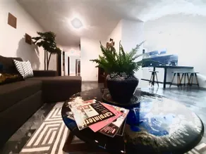 LARGE PENTHOUSE, COMPLETE APARTMENT 100% REMODELED EXPO ZONE - Image 3