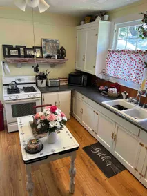 Crape Myrtle Cottage, fenced yard, patio & porch! - Image 5