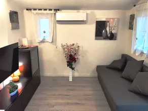 Detached house with garden and parking space - Image 2