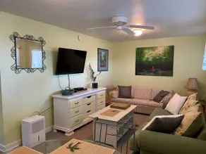 Coastal Escape for Two at Eagle Pass Cabina! - Image 4