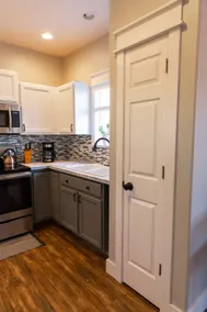 Eagle's Nest - Stylish 1 bed/1 ba Executive Suite - Image 5