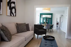 Large Renovated 1st FL Suite Forest Park/Oak Park - Image 2