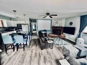 Cozy 2 bedroom house easy access to trails and 2 private beaches! - Image 2