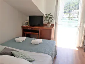 Cozy Seafront Apartment - Sea View And Parking - Image 5