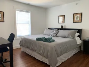 Modern & Bright in Prime Location - Image 3