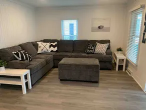 Stylish Lakeview Cottage with Beach Access - Image 3