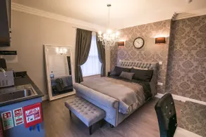 The Poppy Line · Stunning Apt - Image 2