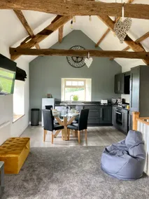 Converted Barn with Panoramic Views & Log burner - Image 2