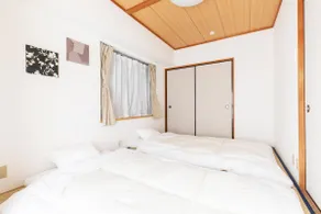 Shintaro's apartment: direct access to Narita Airport via the Keisei Line, fully equipped kitchen with washing machine, single bed and futon. - Image 2
