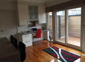 The Gem by the Beach! 300m to beach, shops & park - Image 3