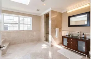 Romantic Penthouse Private Suite with Jacuzzi - Image 2