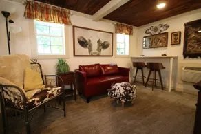 1894 Barn House Rustic-chic downtown retreat. - Image 2