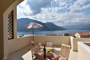 Apt with terrace, private residence - Image 3