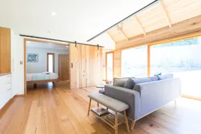 Derwent River Apartment Near the Waterfront - Image 4