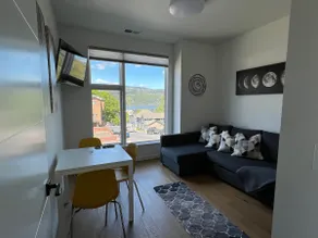 Downtown River View Oak St. Suite - Image 2