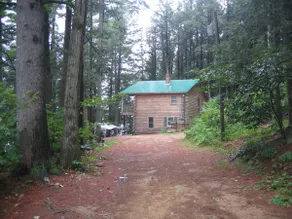 Quiet Lake Front Cabin - Image 2