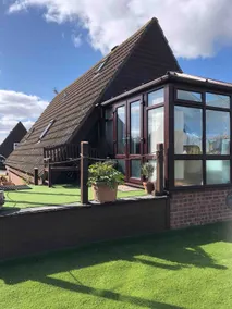Delightful lodge on river marina, fully-furnished - Image 5