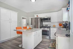 Bright Side Bungalow - Image 5