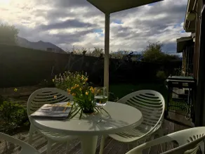 Retro styled apartment in sunny Wanaka - Image 2
