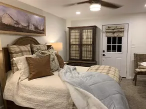 Five-Star Historic Boyd Harvey Carriage House - Image 4
