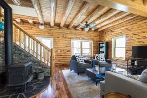 Spacious Modern Log Cabin - 5 Minutes to Town - Image 4