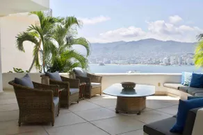 Spectacular home, service included! - Image 4