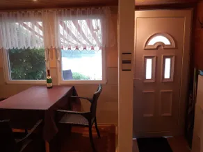 Bungalow with lake view - Image 3