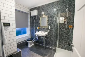 Blickling Hall · Modern Apartment - Image 3