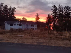 Idyllic Oceanfront Suite, Metchosin. - Image 4