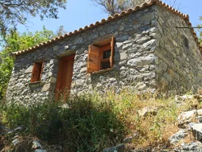 Traditional house in Akamatra square - Image 3