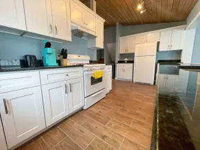 Cozy Split level 3-Bedroom home by LCCC - Image 4