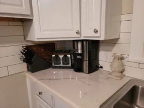 Cheerful 4 bd Pet Friendly Home By Millcreek park - Image 2
