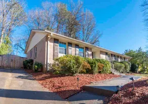 Spacious home, centrally located, amenity loaded - Image 4
