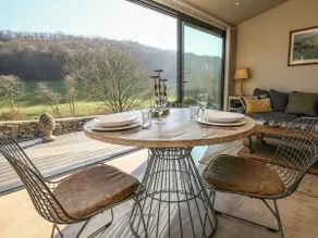 Unique Private Slad Valley Contemporary Chic Barn - Image 3