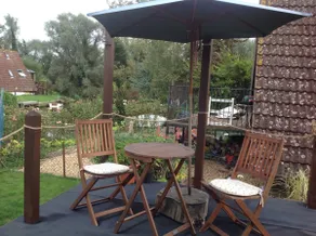 Delightful lodge on river marina, fully-furnished - Image 4