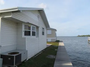Lovely Waterfront Cottage On Nettles Island - Image 2